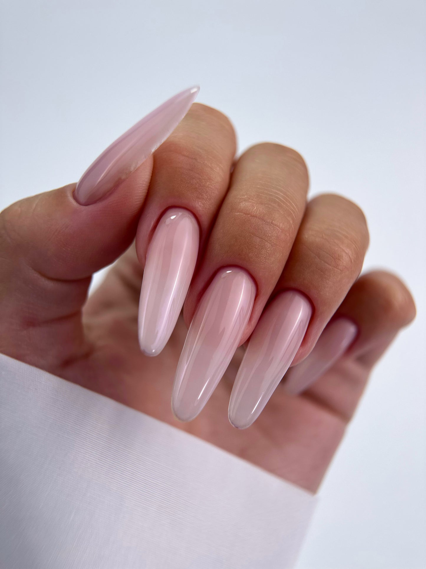 SOPHIÈ • R Strong Cover Gel 8, 15ml